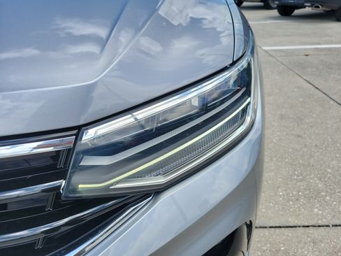 Certified 2023 Volkswagen Tiguan SE R-Line FWD image 9