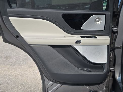New 2025 Lincoln Aviator Reserve w/ Luxury Package image 12