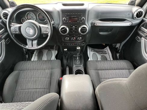 Used 2012 Jeep Wrangler Unlimited Rubicon w/ Connectivity Group image 14