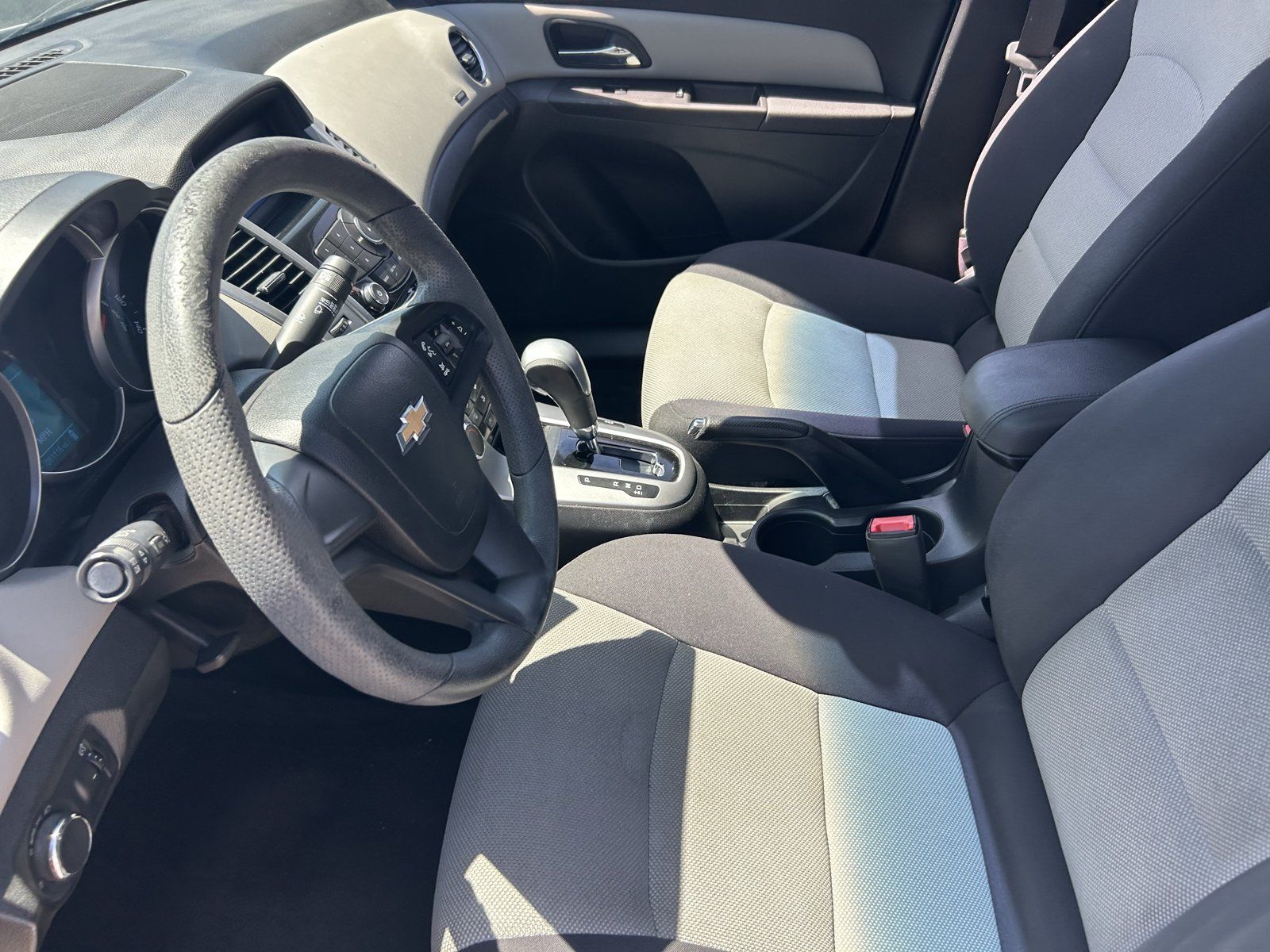 Used 2015 Chevrolet Cruze LS FWD image 13