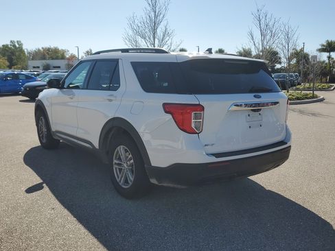 Used 2021 Ford Explorer XLT image 4