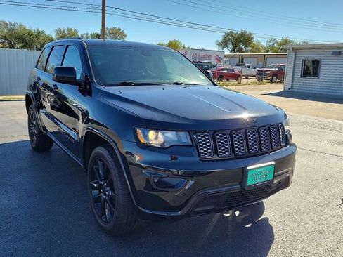 Used 2020 Jeep Grand Cherokee Altitude image 8