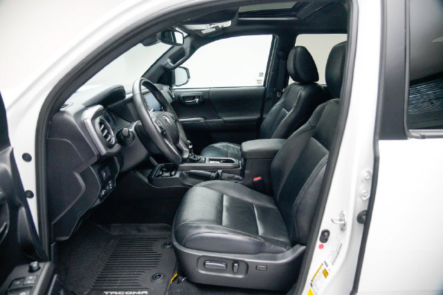 Used 2021 Toyota Tacoma TRD Sport w/ TRD Premium Sport Package AWD/4WD image 15