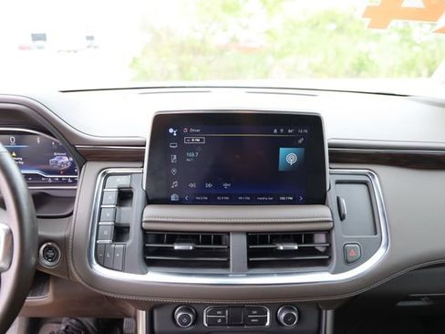 Used 2023 Chevrolet Tahoe Z71 w/ Luxury Package AWD/4WD image 21