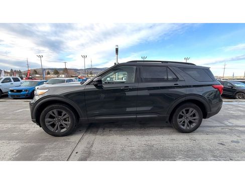 Used 2022 Ford Explorer XLT w/ Equipment Group 202A image 6