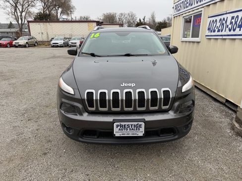 Used 2016 Jeep Cherokee Latitude w/ Cold Weather Group image 2