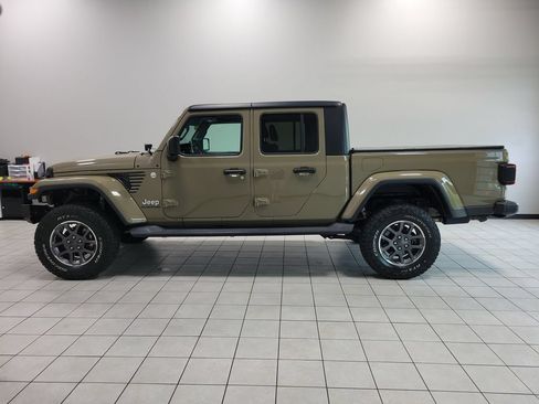 Used 2020 Jeep Gladiator Overland w/ Popular Equipment Package AWD/4WD image 8