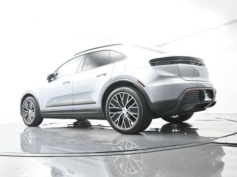 Certified 2025 Porsche Macan Electric RWD image 48