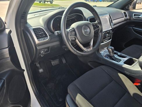 Certified 2022 Jeep Grand Cherokee Laredo E RWD image 11