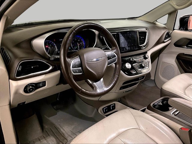Used 2019 Chrysler Pacifica Touring-L Plus w/ Tire & Wheel Group FWD image 13