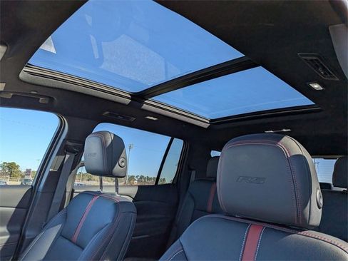 Used 2024 Chevrolet Traverse RS image 17