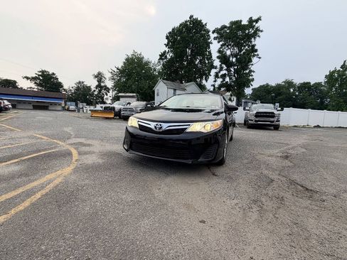 Used 2012 Toyota Camry LE FWD image 2