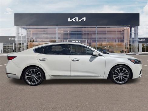 Certified 2019 Kia Cadenza Technology image 3