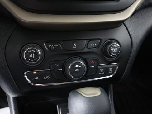 Used 2016 Jeep Cherokee Latitude AWD/4WD image 34