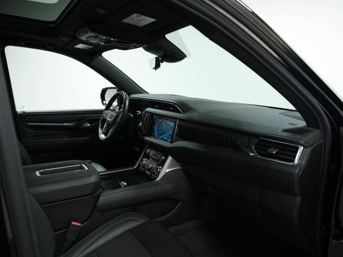 Used 2024 GMC Yukon Denali w/ Advanced Technology Package image 23