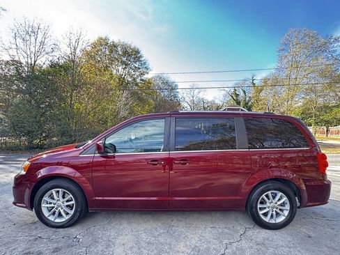Used 2020 Dodge Grand Caravan SXT image 5