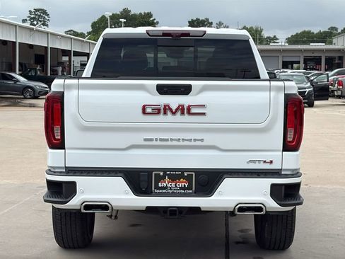 Used 2024 GMC Sierra 1500 AT4 w/ Technology Package AWD/4WD image 4