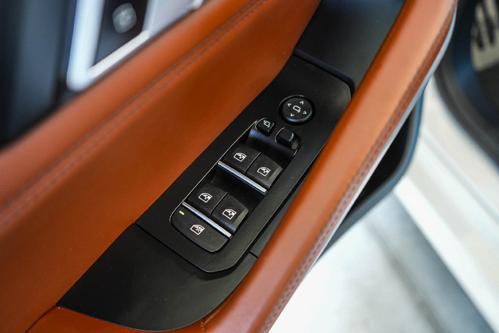 Used 2022 BMW X6 M50i w/ Executive Package AWD/4WD image 20