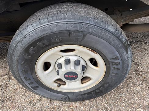 Used 2010 GMC Savana 3500 CUTAWAY BOX TRUCK COMMERCIAL image 17