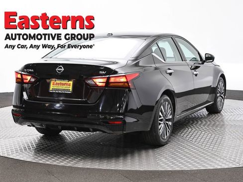 Used 2023 Nissan Altima 2.5 SV FWD image 5