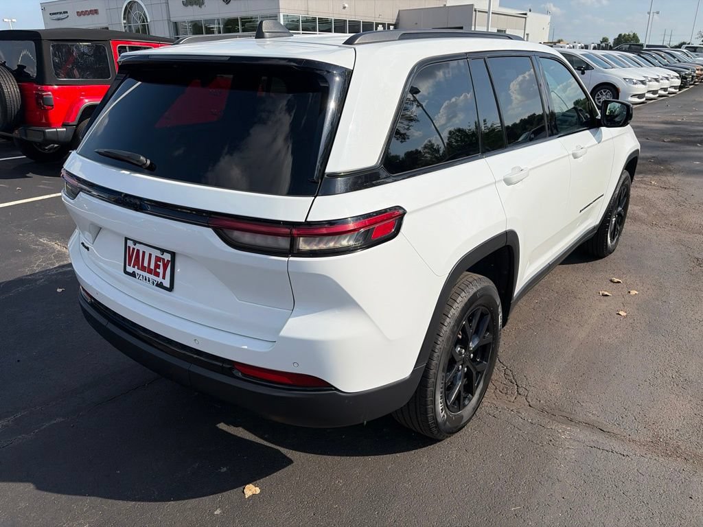 Certified 2025 Jeep Grand Cherokee Altitude AWD/4WD image 7
