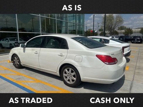 Used 2010 Toyota Avalon XLS image 3