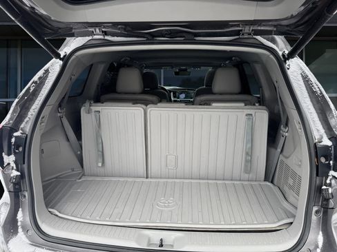 Used 2019 Toyota Highlander XLE image 12