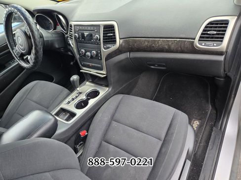 Used 2012 Jeep Grand Cherokee Laredo w/ Laredo E Group image 3