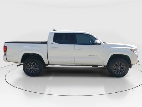 Used 2023 Toyota Tacoma SR5 AWD/4WD image 2