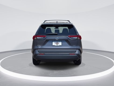 Used 2021 Toyota RAV4 XLE w/ Carpet Mat Package (TMS) AWD/4WD image 6