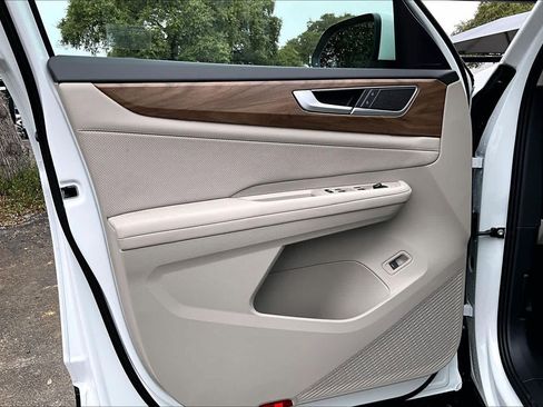 New 2026 Volkswagen Atlas SE image 10