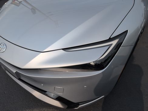 Certified 2024 Toyota Prius XLE AWD/4WD image 10