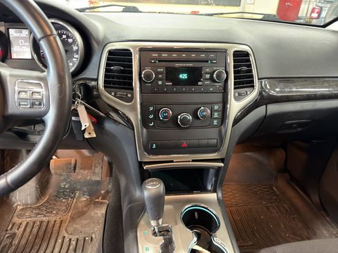 Used 2012 Jeep Grand Cherokee Laredo w/ Laredo E Group AWD/4WD image 5