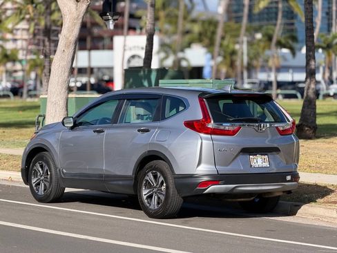 Used 2017 Honda CR-V LX image 3