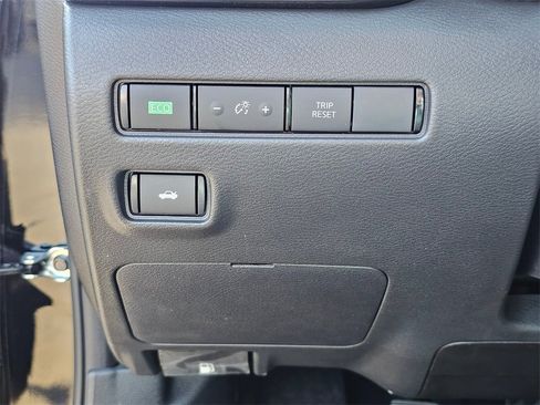 New 2025 Nissan Sentra SV w/ Trunk Package image 30