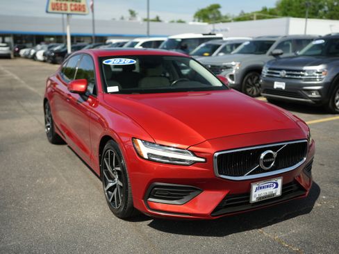Used 2020 Volvo S60 T6 Momentum AWD/4WD image 1
