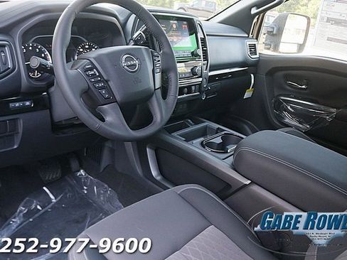 Used 2024 Nissan Titan SV w/ SV Convenience Package image 9