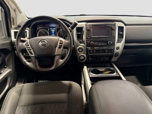 Used 2018 Nissan Titan SV w/ SV Convenience Package AWD/4WD image 18