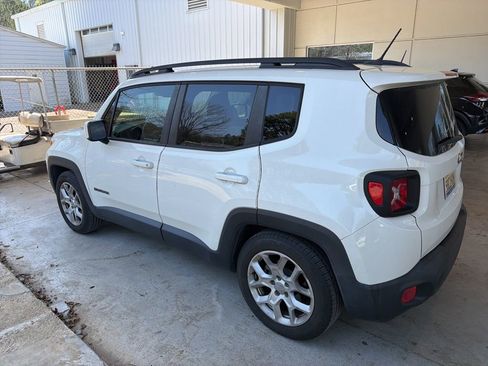 Used 2015 Jeep Renegade Latitude image 2