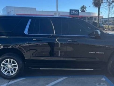 Used 2021 Chevrolet Suburban LT image 3