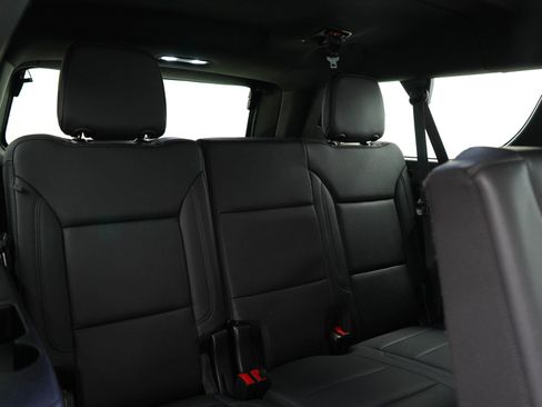 Used 2023 Chevrolet Suburban Z71 w/ Luxury Package AWD/4WD image 13