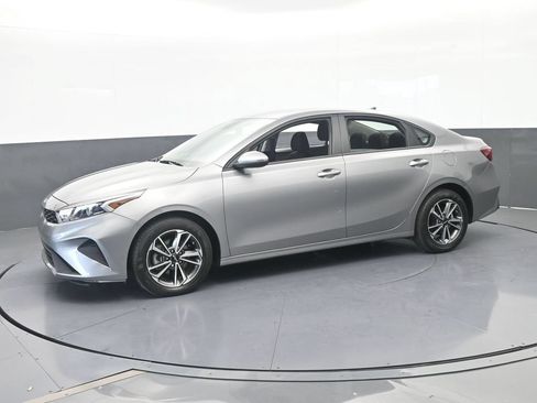 Used 2023 Kia Forte LXS FWD image 2