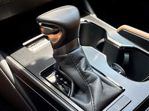 Used 2025 Lexus ES 350 w/ Accessory Package (Z1) FWD image 7