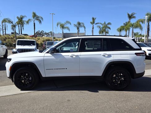 New 2026 Jeep Grand Cherokee Altitude AWD/4WD image 2