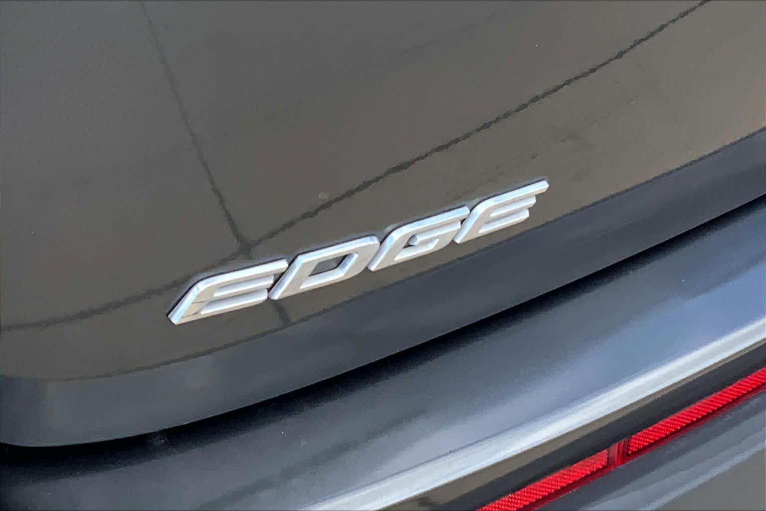 Used 2018 Ford Edge SE FWD image 9