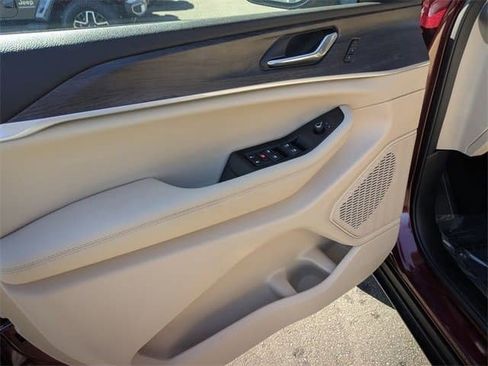 New 2025 Jeep Grand Cherokee Limited w/ Luxury Tech Group II RWD image 17