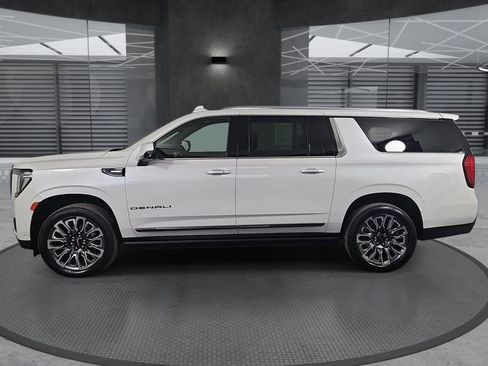 Used 2023 GMC Yukon XL Denali Ultimate AWD/4WD image 8