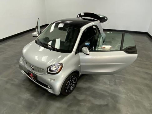 Used 2019 smart fortwo electric drive RWD image 38