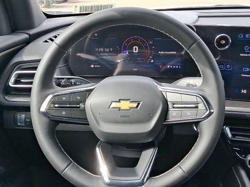 New 2026 Chevrolet Traverse LT w/ Sun and Wheel Package FWD image 11