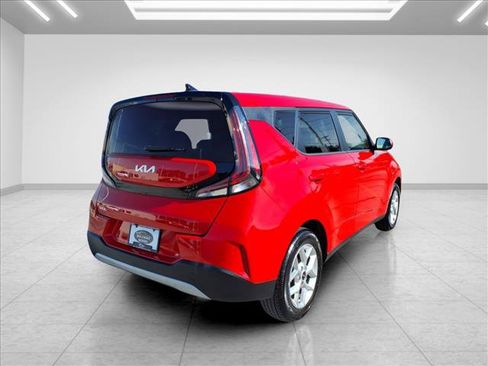 Used 2025 Kia Soul LX w/ LX Technology Package FWD image 10